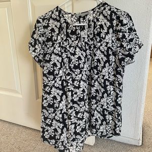 Daniel Rainn blouse size medium.  Worn once.